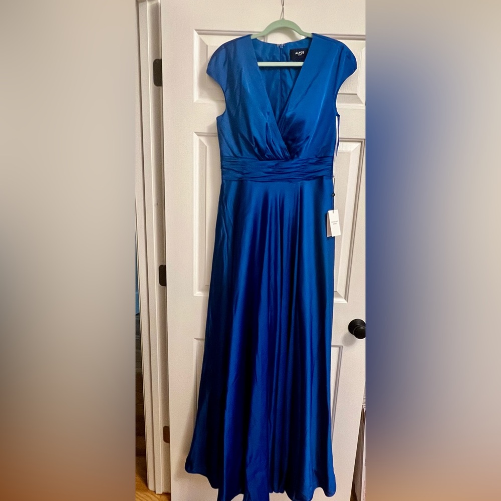 Alyce Paris V Neck Cap Sleeve Gown #27305 - Picture 2 of 8